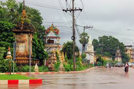 Many travelers take the ticket directly from vientiane to phnom penh, делая короткую пересадку в паксе. Pakse Laos