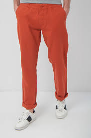 D'un coton stretch parfaitement souple, même sur une coupe slim, vous pourrez porter ces vêtements. Pantalon Fluide Droit Brique Homme