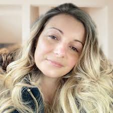 Erika Howe (@Erika_cul8r)