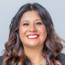 Mandy Lyons's Instagram, Twitter & Facebook