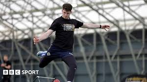 Porno sergio mengual y yoana taylor splits her time between