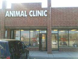 Located on chicago street and shales parkway. Elgin Animal Clinic 1350 E Chicago St Elgin Il Veterinarians Mapquest