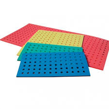 Ce Tapis A Trous Est Ideal Pour La Decouverte De L Eau Par Les Bebes