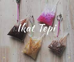 Mini ikat tepi drinks keychain. You Can Now Wear Ikat Tepi Teh Ais On Your Ears What Foodie