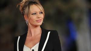 Se solo riuscissimo a non fare nostro padrone il tempo e a vivere la vita con maggiore semplicità! Anna Falchi Torna In Tv Con C E Tempo Per Il Nuovo Format Mattutino Rai