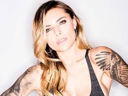 Tattoo entfernung bei sophia thomalla. Tattoo Wette Auf Instagram Sophia Thomalla Will Sich Im Marz Tattoo Von Helene Fischer Stechen Lassen Express De