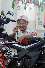 Untuk mengkondisikan agar bengkel selalu dalam keadaan yang bersih, rapi dan terawat, diperlukan pengelolaan dan pemeliharaan bengkel secara baik dan benar. Aplikasi Pembukuan Bengkel Motor Dan Mobil Gratis