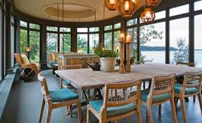 You'll find a diy tutorial for making these here oh, yes, hanging on to summer and i still have my nautical dishes and shell chargers on my dinning room table. 15 Beach Themed Dining Room Ideas Home Design Lover