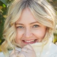 Sarah Conroy's Instagram, Twitter & Facebook