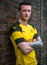A very subtle embossed line, showing a pulse beat, is placed on the chest of the new dortmund jersey. Borussia Dortmund 18 19 Home Kit Released Footy Headlines