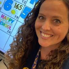 Dora Daniels (@doraexploremath)