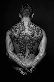 Outre ce facteur, les tatouages femme bas du dos ont particulièrement la côte, en raison de leur discrétion. Http Tattoomagz Com Strong Mens Black Back Tattoos Black Shoulder And Back Mens Back Tattoo Tatouage Dos Homme Tatouage Dos Tatouage Ange