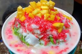 This cold and sweet beverage is made of diced fruits, such as honeydew, cantaloupe, pineapple, papaya, squash, jackfruit and kolang kaling (arenga pinnata fruit), mixed with shaved ice or ice cubes, and sweetened with liquid sugar or syrup. Wajib Coba Nih 5 Warung Es Buah Paling Terkenal Di Solo
