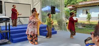 Berlalulah sudah ramadan sebulan berpuasa / tiba syawal kita rayakan. 350 Bekas Penduduk Naik Bot Balik Kampung Sambut Hari Raya Di Pulau Ubin Berita Mediacorp