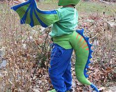 Eine anleitung wie man ein drachenkostüm selbst nähen kann gibt es im blog von frau scheiner. 28 Drache Kostum Selber Machen Ideen Halloween Kostum Selber Machen Karneval Kostum Selber Machen Halloween Kostume Paare