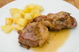 Per preparare il capretto al forno con patate iniziate privando la carne dal grasso in eccesso. Www Ladigetto It Il Venerdi Di Franca Merz Capretto Al Forno E Patate