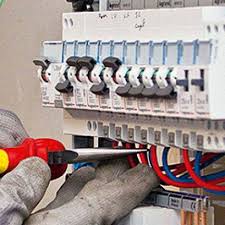 Phase Neutre D Un Disjoncteur En 2020 Electrique Tableau Electrique Maison Schema Electrique Maison