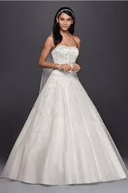 Vestido De Novia Oleg Cassini Modelo Ct258 Disponible En La Tienda De Novias Vestido De Boda De Gala Vestidos De Novia Con Cuentas Vestidos De Novia De La Boda