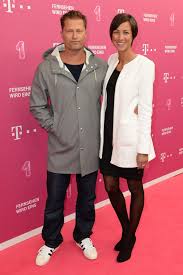 Für den film gründete til schweiger die produktionsfirma barefoot films, mit der er auch seine folgenden filme produzierte. Til Schweiger Schwarmt Von Seiner Neuen Freundin Stern De