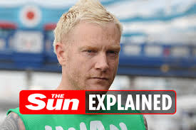 How old is Iwan Thomas? |