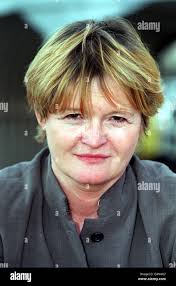 Die Schauspielerin Joanna David schloss sich einem einzigartigen Team an,  darunter Dr. Miriam Stoppard und Model Melinda Messenger in London, um ihr  Engagement bei der Three Countries Challenge, einer harten 250 Meilen