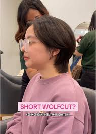 Potongan Rambut Wolfcut dan Tips di Soal Rambut Salon