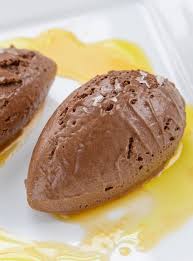 Mousse Au Chocolat Noir Jus De Clementines Huile D Olive Et Fleur De Sel De Patrice Demers Ricardo Recipe Chocolate Mousse Mousse Recipes Caramel Recipes