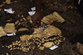 Panama #Colombia Scientists have confirmed that the green stones buried  with Panama's ancient elite were Colombian emeralds, not just decorative  stones. The gems traveled more than 700 km through pre-Columbian exchange  networks,