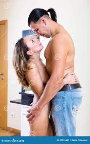 Le jeune couple a le sexe image stock. Image du hommes - 57976577