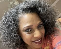 Sandra Waller's Instagram, Twitter & Facebook