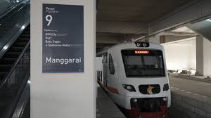 Anda dapat menunggu di setiap shelter bus damri yang ada di setiap terminal di. Naik Kereta Manggarai Bandara Soekarno Hatta Aya Zahir