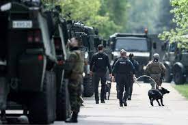 ( youtube.com) submitted 7 minutes ago by madeleine_v. Grossfahndung Nach Schwerbewaffnetem Rechtsextremen Soldaten In Belgien Dauert An