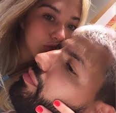 The reasoning for the nickname dates back to his childhood, with the player. El Kun Aguero Y Su Novia Muy Mimosos En Sus Vacaciones