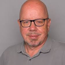 Peter Slezak's Instagram, Twitter & Facebook