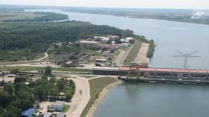 Hidrocentrala portile de fier 2 a doua ca marime din tara este amplasata la aproximativ 80 de kilometri in aval de portile de fier 1. Colonia Pf Ii Intre Cele 2 Brate Ale Dunarii Mapio Net