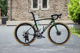 It was impressive to see how julian alaphilippe entered the finish line: The New 2021 Specialized S Works Tarmac Sl7 Is Out For Re Venge Canadian Cycling Magazine