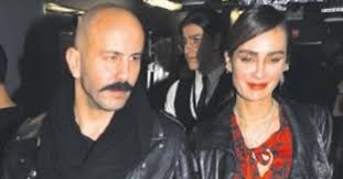 Oyuncu birce akalay, 2011 yılında kendisi gibi oyuncu olan murat ünalmış ile dünyaevine girmişti. Oyuncu Birce Akalay Eski Sevgilisi Can Tunali Ile Pisti Oldu Akalay Seda Akman I Gorunce Aglayarak Mekani Terk Etti Takvim
