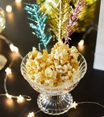 Silvester zu hause bleiben und zum leckeren silvester essen eine torte als nachtisch gemeinsam in einer kleinen runde verspeisen. Diy Silvesterparty Zu Hause Newhome Ch