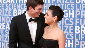 Obwohl sie zwillingsbrüder sind, haben ashton (bild) und michael kutcher ein völlig unterschiedliches schicksal. Ashton Kutcher Bestatigt Wyatt Bekommt Einen Kleinen Bruder Promiflash De