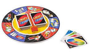 Juego de mesa ''uno'' con ruleta uno el juego clásico de cartas que se revoluciona cuando sale una carta de spin,uno de los jugadores debe girar la. Juego De Mesa Familiar Spin