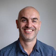 Mitarbeitende von AMS Fuhrparkmanagement GmbH