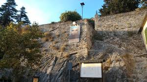 Fonte azzurrina, l'acqua che si distingue! Il Castello Della Leggenda Di Azzurrina Bild Von Castello Di Montebello Torriana Tripadvisor