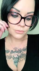 What color are your eyes? #foryou #greeneyes #girlswithglasses #harlogunn  #verifyme