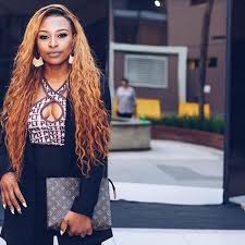 Dj zinhle (born 30 december 1983) is a south african deejay who served as the resident dj on the sabc1 music show jika majika. Dj Zinhle Crowned One Of Mzansi S Most Stylish By The Sa Style Awards