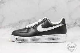 The vice president negotiates from washington d.c., while the president, a veteran, fights to rescue the hostages on board. G Dragon X Air Force 1 Low Peaceminusone Para Noise