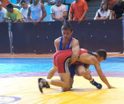 Doi luptători sunt marcați de un juriu pentru performanța lor în trei perioade de două minute, luptele ținând de obicei pâna un luptator câștigă două. Lupte Greco Romane Èi Lupte Libere Cluj Napoca Sala Sporturilor Horia Evenimentul Zilei