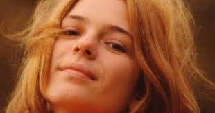 .1] je suis une poupée de cire, une poupée de son mon cœur est gravé dans mes chansons fois par france gall à l'occasion du concours de l'eurovision du 20 mars 1965 qui se déroulait à naples en france gall remporta alors la compétition et passa ainsi de la simple popularité à la célébrité en. Chicago Schlager Music Review France Gall Pop Legend In France And Germany