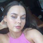 Naomi Hackett's Instagram, Twitter & Facebook