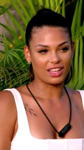 Ana Islas's Instagram, Twitter & Facebook