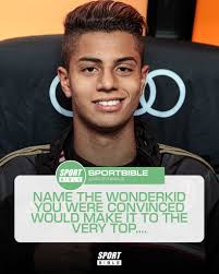 Captain Jordan Henderson gives Trent Alexander-Arnold & Andy Robertson a  grilling